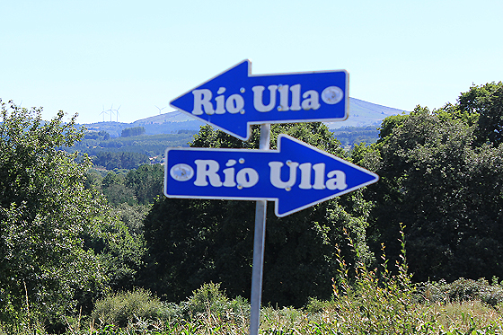 Carteis indicadores de pontes no Río Ulla na Ulloa